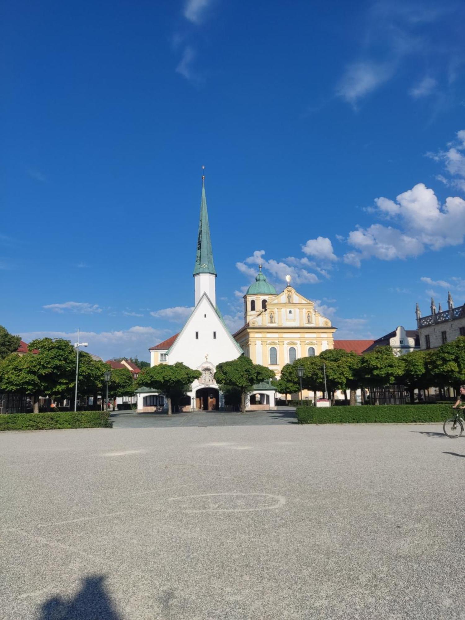 Ferienwohnung Enzian - Naehe Kapellplatz - Oeffentlicher Parkplatz - Aufzug Altötting Esterno foto